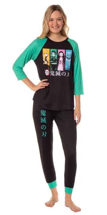 Pijama de mujer de Demon Slayer con panel de personajes y kanji — Bioworld